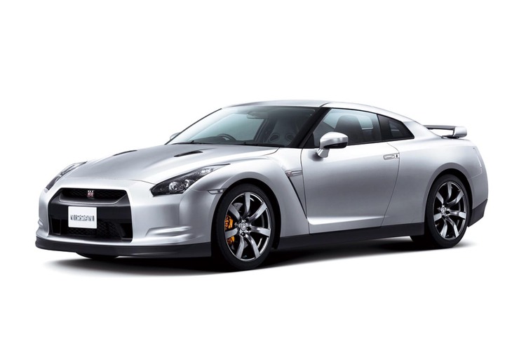 2007年10月に登場した「日産GT-R」。初期モデル（写真）のスタート価格は、現在のものよりおよそ600万円安い777万円だった。