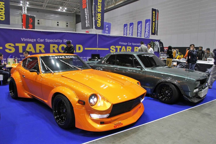 派手にモディファイされたスターロードの「日産フェアレディZ」と「日産スカイライン ハードトップ2000GT」。