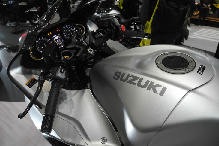 スズキ・ハヤブサ