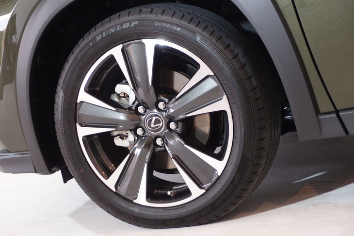 レクサスUX250h“バージョンL”（フロントホイール）