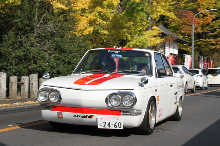 ピート・ブロック率いる“チーム・サムライ”がアメリカのレースで走らせたマシン風にモディファイされた「日野コンテッサ1300クーペ」。