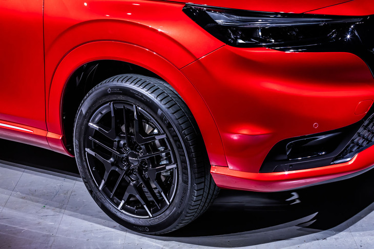 ホンダ・ヴェゼルe：HEVモデューロXコンセプト（タイヤ＆ホイール）
