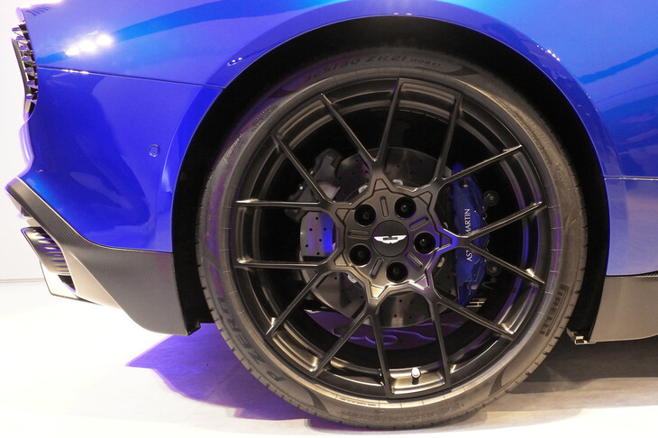 アストンマーティン・ヴァンキッシュ ヴォランテ（リアタイヤ＆ホイール）