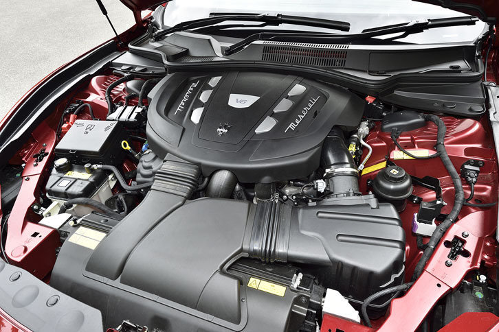 3リッターV6ターボディーゼルユニットはマセラティとイタリアのVMモトーリ社が共同で開発したもの。単体重量は220kg。