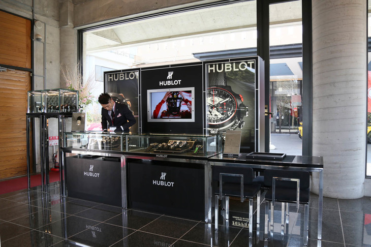 レセプションの横ではフェラーリのオフィシャルウオッチを担当するウブロが、魅力的なモデルを紹介した。