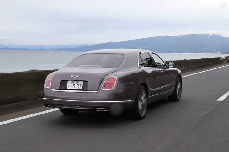 ベースとなった「ミュルザンヌ」の512psに対して、25psパワーアップされた「ミュルザンヌ スピード」のV8ツインターボ。最高出力537ps、最大トルク1100Nmを発生する。