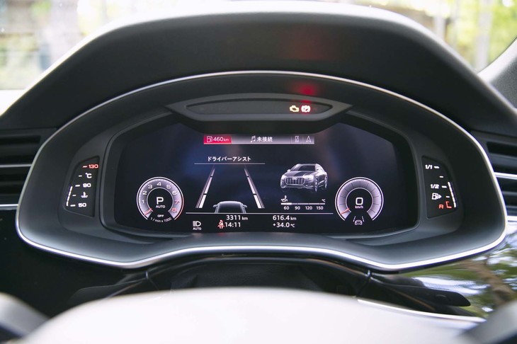 フルデジタルの表示の「アウディバーチャルコックピット」は標準装備。液晶タイプのメーターには、カーナビのマップを大きく映し出すことも可能。