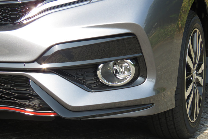 ホンダ・フィットRS Honda SENSING（フロントフォグランプ）