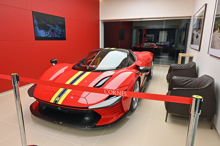 納車式専用スペースには「デイトナSP3」が飾られていた。