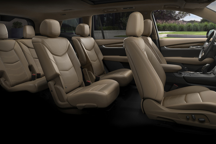 「キャデラックXT6プレミアムラグジュアリー」のインテリア。「エスカレード」以外のキャデラックSUVで、初の3列シート採用モデルとなる。