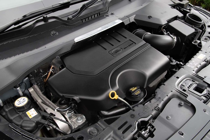 今回の試乗車である「ファーストエディション」に搭載される2リッター直4ターボエンジンは、最高出力249ps、最大トルク365Nmという実力。ファーストエディションには、最高出力180psの2リッター直4ディーゼルターボエンジンもラインナップしている。