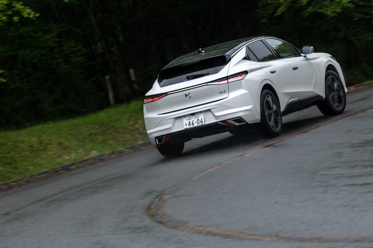 必要十分なパワーに加え、軽量なパワートレインが実現する回頭性のよさも「ピュアテック」搭載車の魅力。弱点としては、いささかにぎやかなエンジンサウンドが挙げられる。