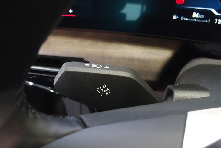 218iアクティブツアラー エクスクルーシブ（ウインカーレバー）