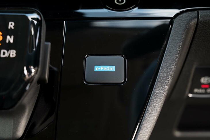 日産サクラ（「e-Pedalステップ」のスイッチ）