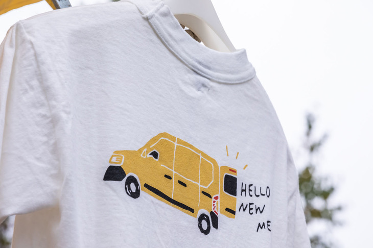 かわいらしい「カングー」のイラストが入ったTシャツは、日本製にこだわった天然素材を使った服を展開しているカットソーブランドFilMelange（フィルメランジェ）がリリースするアイテム。ペアで購入する参加者の姿も見受けられた。