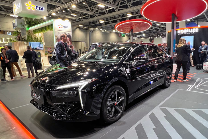 Mobilize（モビライズ）は、未来のモビリティーを手掛けるルノー・グループの新ブランドだ。写真はセダンタイプの電気自動車「Mobilize Limo（モビライズ・リモ）」。