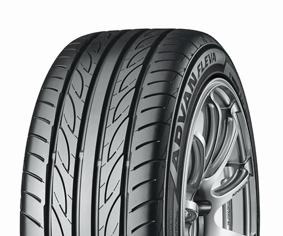 「アドバン フレバV701」は、優れたウエット性能もセリングポイント。全39サイズで、タイヤラベリング制度におけるウエットグリップ性能の最高評価「a」を獲得している。
