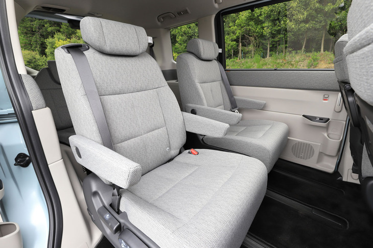 ホンダ・ステップワゴン エアー（2列目シート）