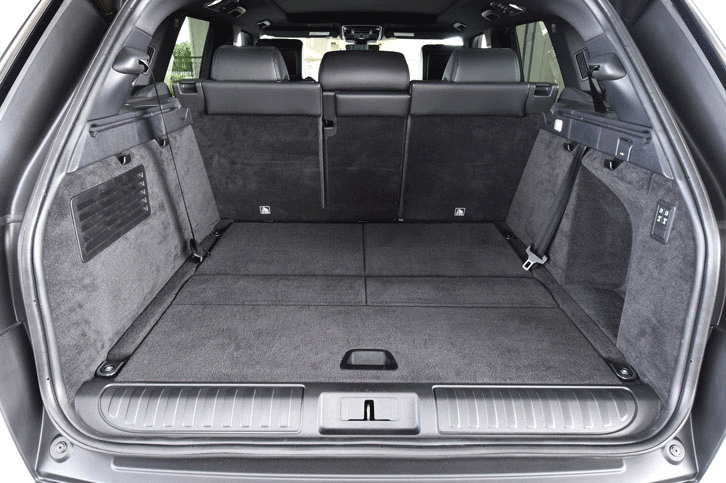 荷室の様子。3列目シートと2列目シートの背もたれを前方に倒すことで、積載スペースを拡大できる。（写真をクリックすると、荷室のアレンジが見られます）