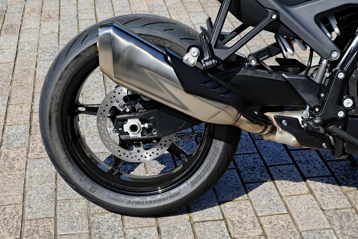 ブリヂストン バトラックス S22 中古バイクタイヤ前後セット 180サイズ