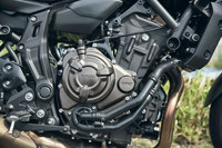 688ccの排気量を持つ水冷2気筒DOHCエンジン。粘り強いトルク特性がかなえる扱いやすさとコントロール性の高さを特長としている。