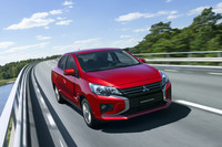 三菱が小型セダン「ミラージュG4」の改良モデルを発売　フロントデザインを一新