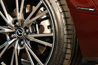 「ロードスター35周年記念車」に装着される高輝度アルミホイール。サイズはソフトトップが16インチ、RFが17インチとなる。RFに高輝度ホイールが装着されるのはこれが初となる。