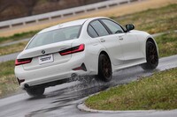 限界が感じ取りやすいので路面の端から端までを使ってスムーズなコーナリングができる。