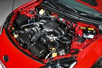 「トヨタGR 86」に搭載された「FA24」。同車と新型「スバルBRZ」のエンジンは基本的に共通だが、クルマによって異なる味つけがなされている。