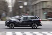 高性能モデルといえど、BEVのパワーユニットは、ただただ静か。そのぶんタイヤの静粛性や上質感が強く意識されてくる。