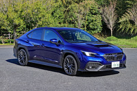 ボディーカラーは全8色。試乗車の青は「サファイアブルー・パール」だが、もちろん伝統の「WRブルー・パール」も用意される。