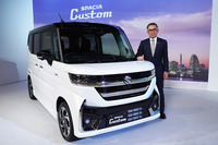 「スズキ・スペーシア」と「ホンダN-BOX」は、2023年秋にほぼ同時にフルモデルチェンジしている。写真は2023年11月に発表・発売された、現行型「スペーシア カスタム」。