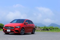 「Sクラス」や「Eクラス」などの上位モデルとほぼ同等といわれる先進運転支援システムは、「レーダーセーフティーパッケージ」（24万5000円）としてオプション設定されている。