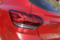 テールランプユニットも、もはや往年のダチアとは比べ物にならぬほど凝ったデザインである。