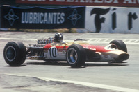 ロータスは、1968年のスペインGPからマシンの外装にインペリアル・タバコのスポンサーカラー「ゴールド・リーフ・カラー」を採用し始めた。同社がロータスの個別スポンサーとなったためで、F1商業化の象徴的な出来事となった。