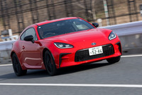 「アイサイト」にはACCやプリクラッシュブレーキ、車線逸脱警報、リアのクリアランスソナーなどが含まれる。6段AT車との違いはACCが全車速対応ではないことと、後退時ブレーキアシストが付かないこと（当然ながらAT誤発進抑制制御も付かない）。