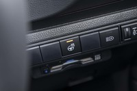 ステアリングヒーターも標準装備。スイッチはステアリングコラムの右下にレイアウトされる。