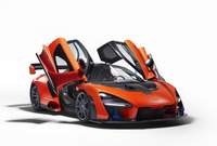 「マクラーレン・セナ」。最高出力800PSを発生する4リッターV8 DOHCツインターボユニットを搭載、0-100km/hは2.8秒、最高速は340km/hを誇る、デビュー時点でマクラーレン史上最速だったロードカー。