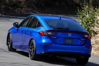 ガソリンモデルのターゲットユーザーがジェネレーションZであるのに対し、「e：HEV」は40～50代の子育て終わり、または子離れ層を狙うとされている。価格もそれなりに違ってくるのではないだろうか。