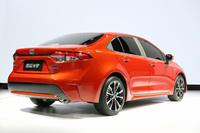 「レビン」のリアビュー。ホイールベースは2700mmとなる。