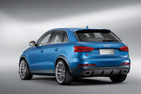 リアにはテールパイプを内蔵したディフューザーを装備。