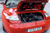 “ターボルック”を演出する60mmのリアオーバーフェンダーや、カレラより10mm低められた車高、ターボと同じブレーキシステムは、「C4S」ならでは。