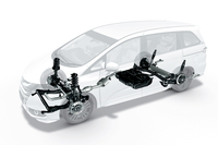 足まわりの構造を示す透視図。センターには、超低床を実現する極薄の燃料タンクが置かれる。
    