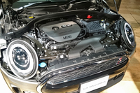 「MINIクーパーSクラブマン」の2リッター直4ターボエンジン。MINI初となる8段ATが組み合わされる。