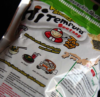 【写真6】日本地図に中国の人風イラスト。中身はノリに衣を付けて揚げたお菓子で、なかなかおいしかった。