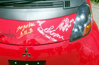 フロントフェイスのベストポジションにオーランド・ブルームのサインがあります。