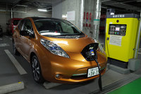 以前は黒いボディーのリーフタクシーだったが、とても懐かしい風景だ。