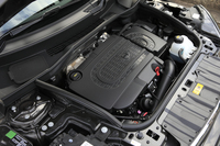 最高出力112psを発生する「クーパーD」の2リッターディーゼルエンジン。「ペースマン」には高性能ディーゼルモデルの「クーパーSD」や、4WD車の「ALL4」などは用意されない。
    