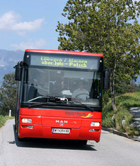 オーストリアのポストブス。