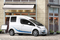  i-MiEVが“フルゴネット”に！　「三菱i-MiEVカーゴ」の画像